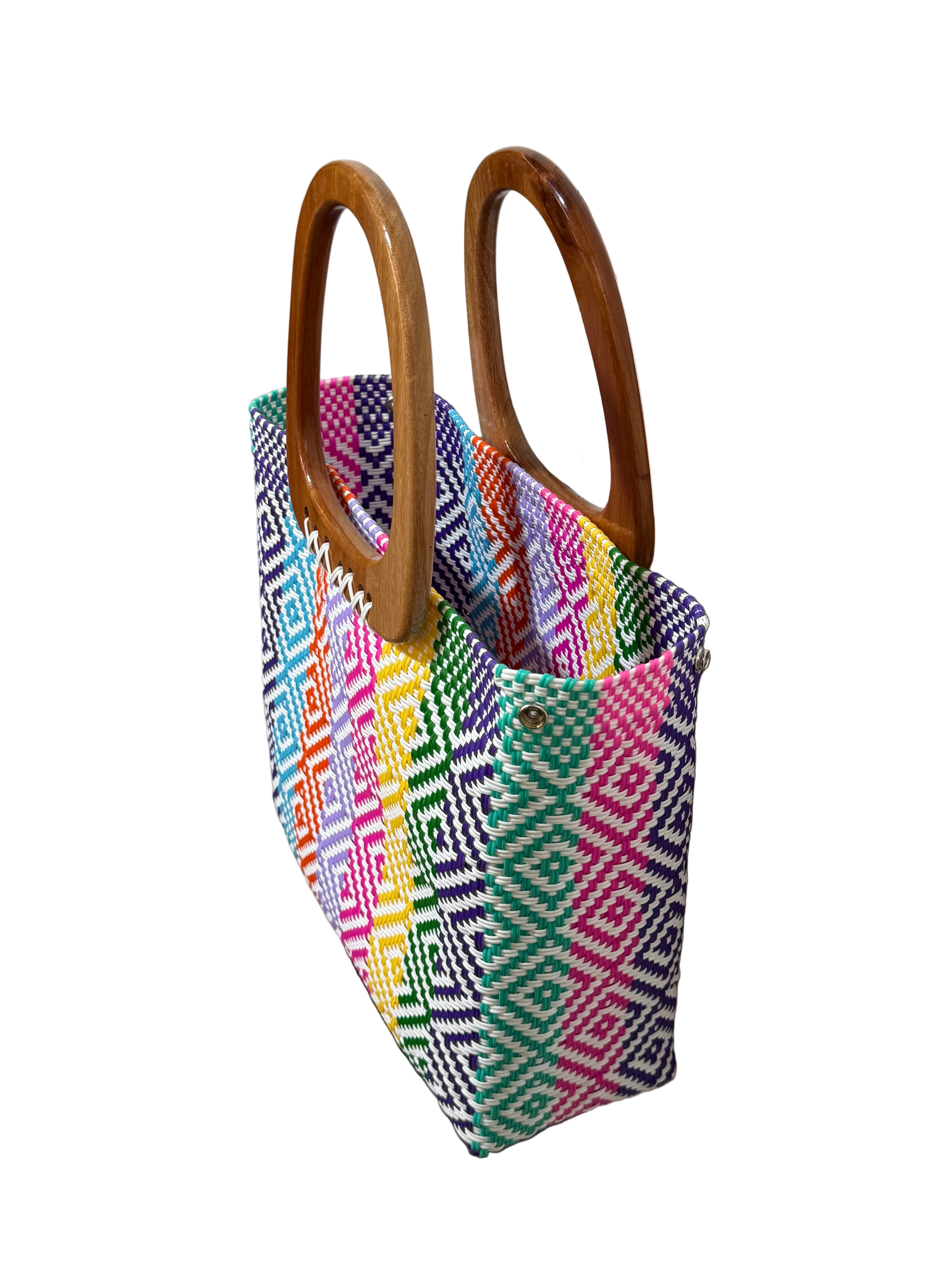 Bolso 100% oaxaqueño artesanal tejido a mano con hilo de plástico, con asa de madera fina. Talla grande.