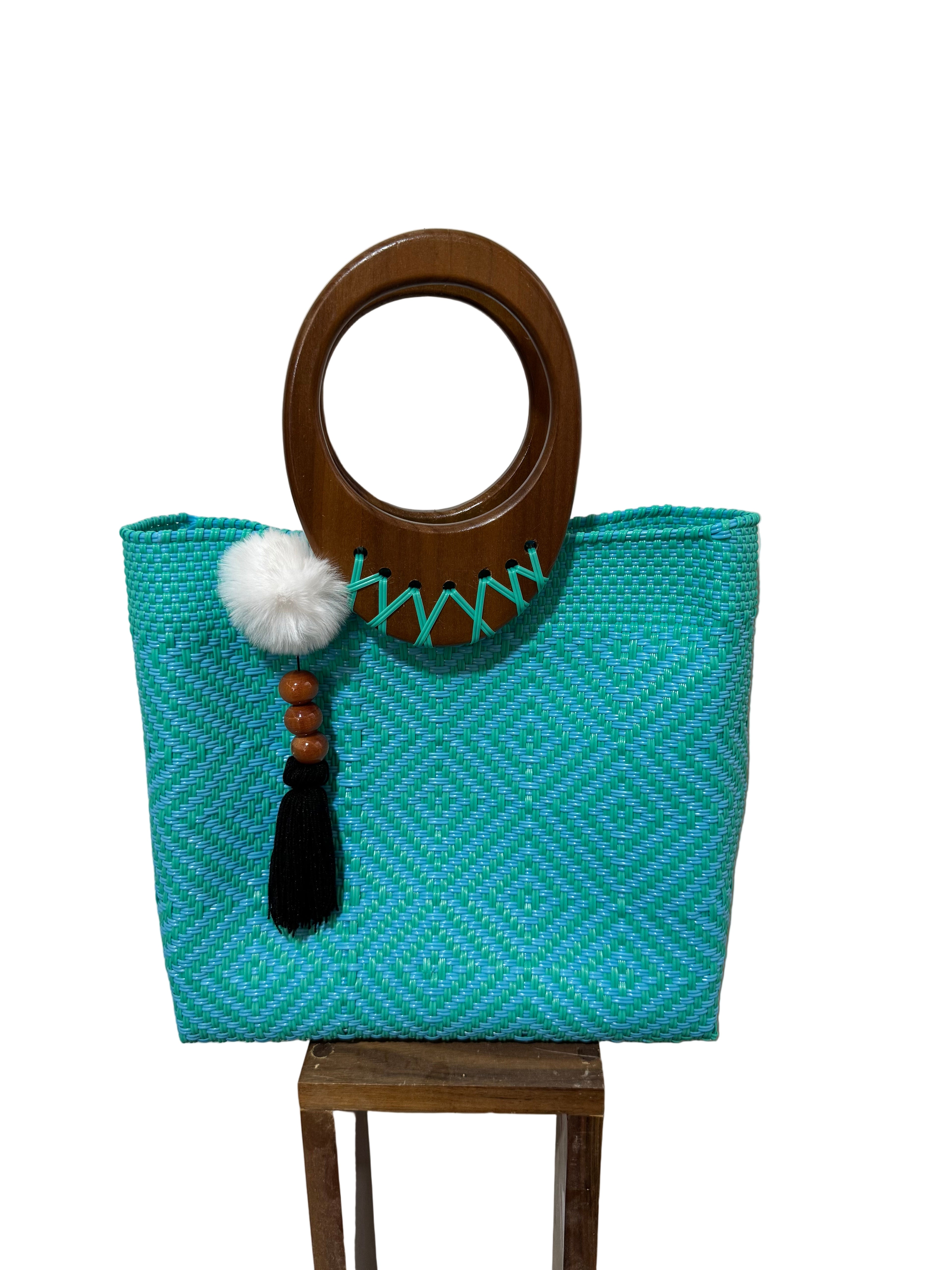 Bolso Oaxaqueño Grande 100% Artesanal tegido de plástico con asa de madera fina.