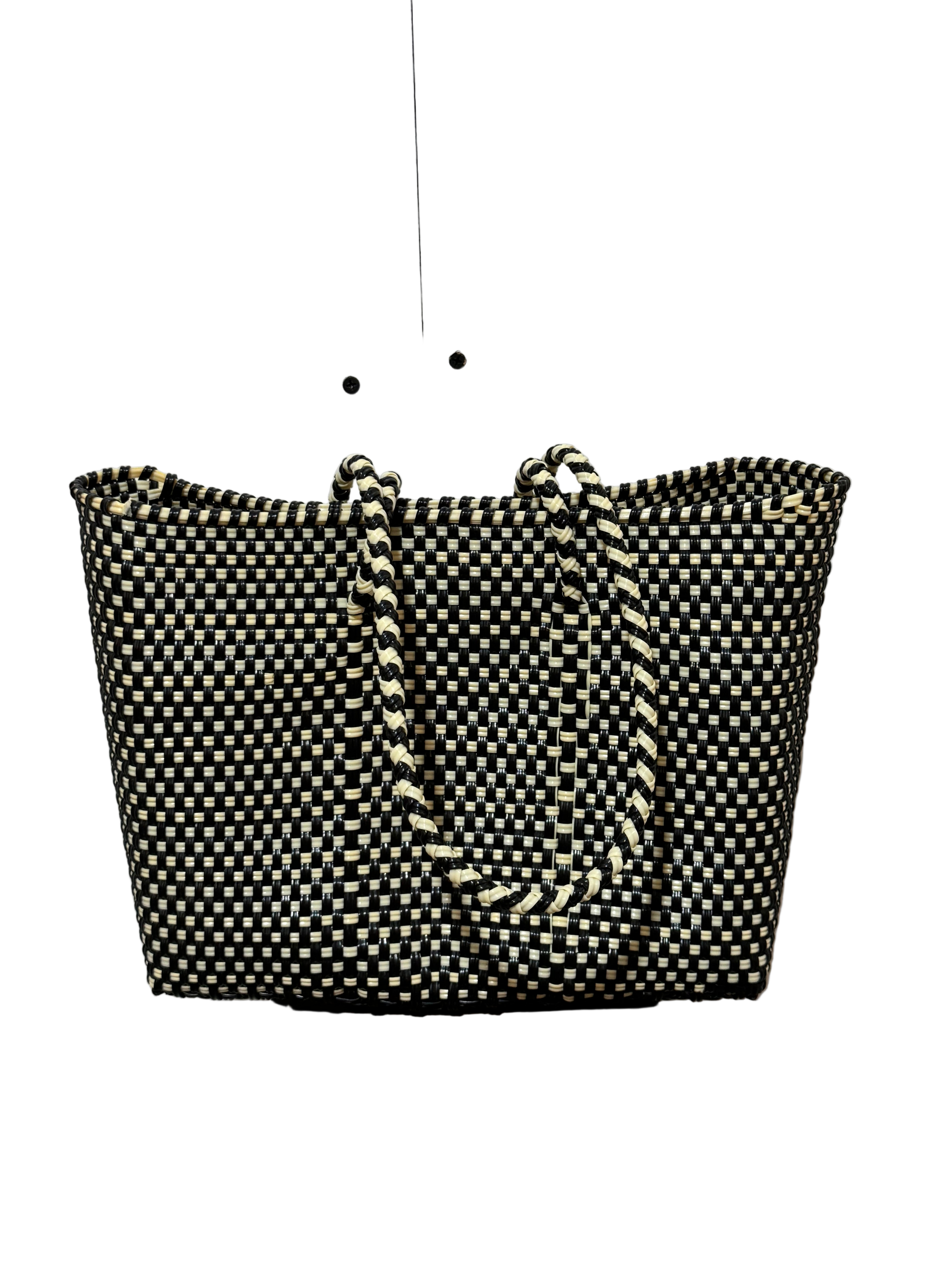 Bolso artesanal 100% oaxaqueño tejido a mano con hilo de plástico reciclado.