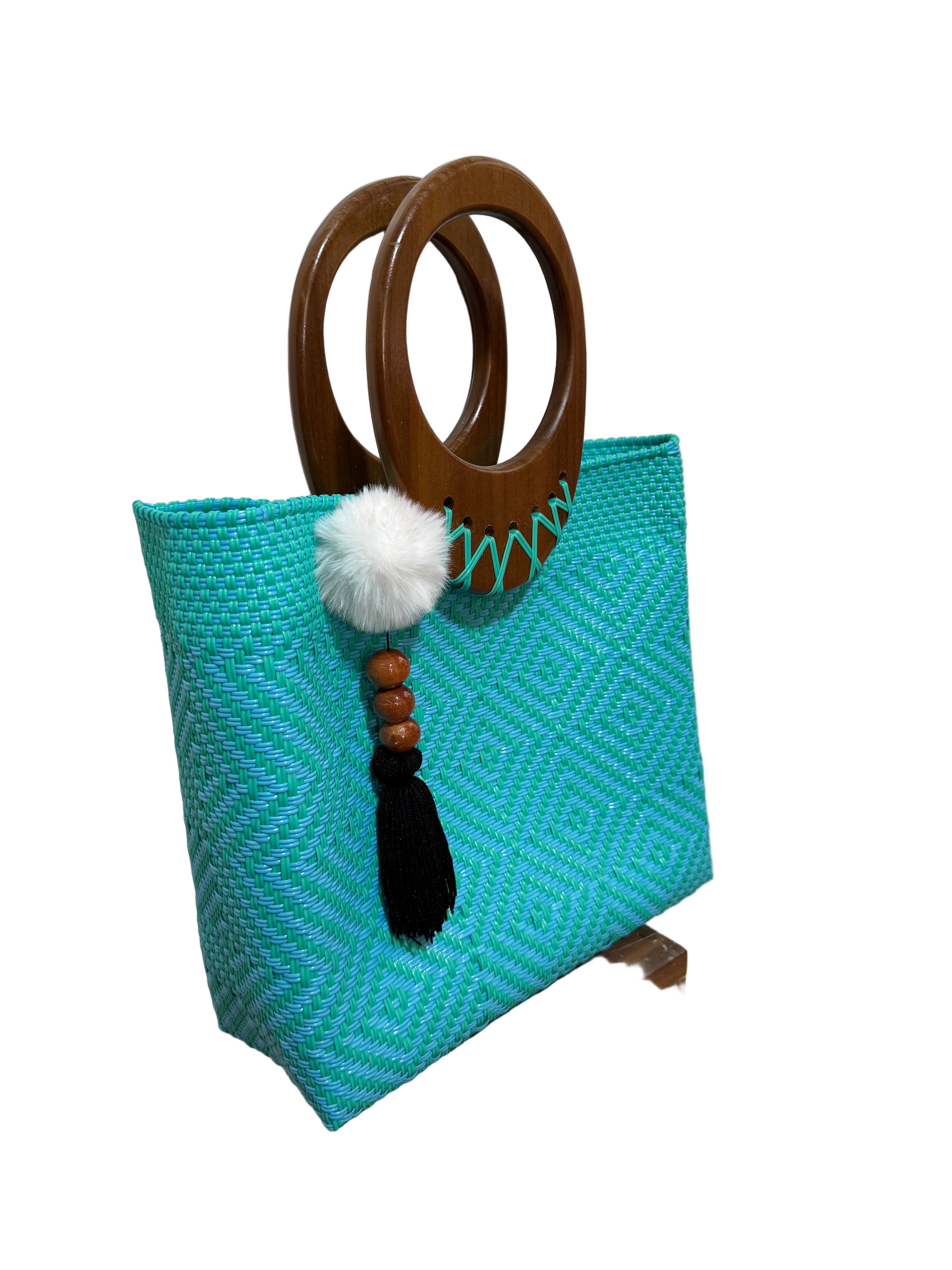 Bolso Oaxaqueño Grande 100% Artesanal tegido de plástico con asa de madera fina.